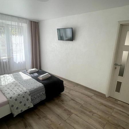 Ferienwohnung Нова 2Х Кімнатна В Центре Riwne Exterior foto