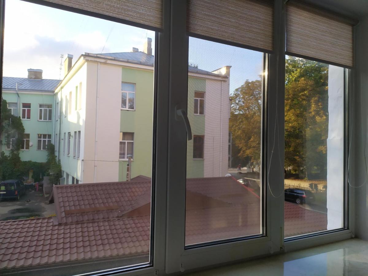 Нова 2Х Кімнатна В Центре Riwne Exterior foto